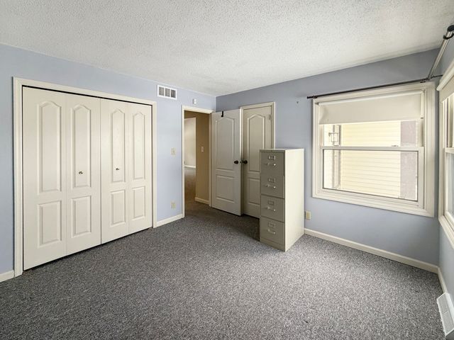 1020 Bertram Drive 17-1, Freeport, IL 61032