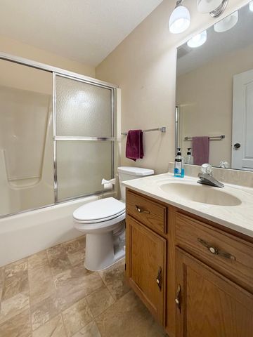 1020 Bertram Drive 17-1, Freeport, IL 61032