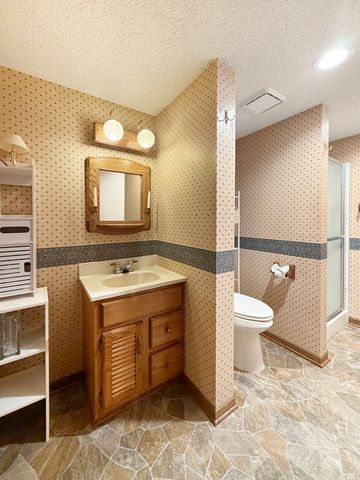 1020 Bertram Drive 17-1, Freeport, IL 61032