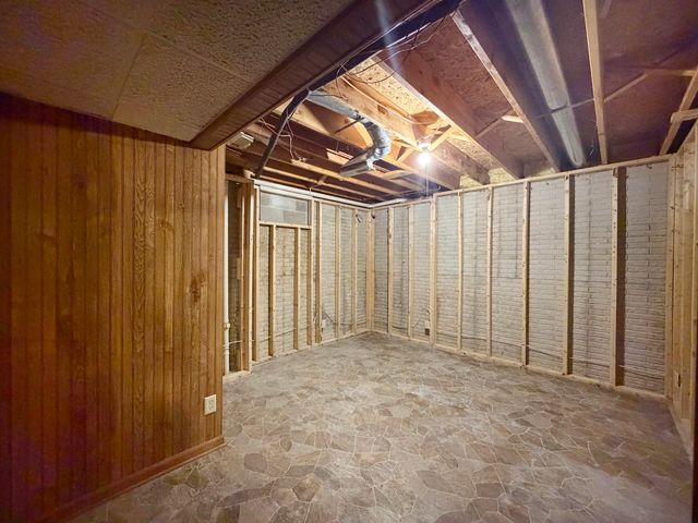 1020 Bertram Drive 17-1, Freeport, IL 61032