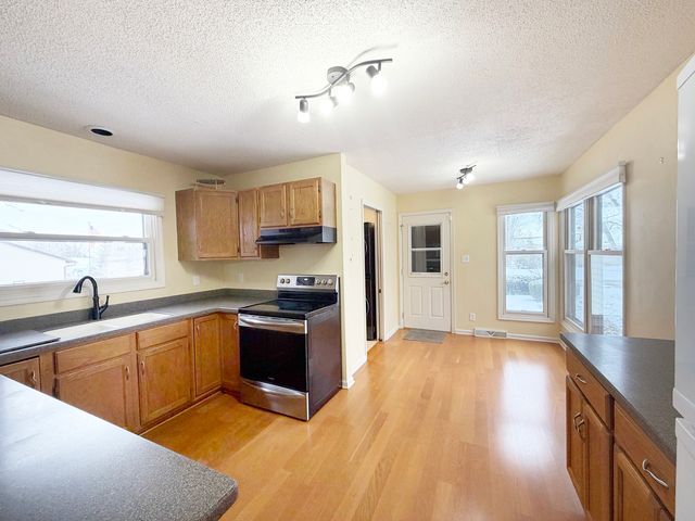 1020 Bertram Drive 17-1, Freeport, IL 61032