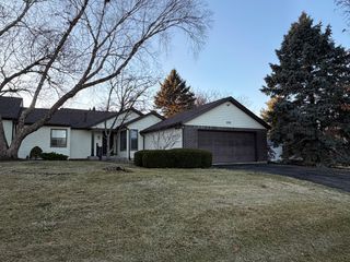 1020 Bertram Drive 17-1, Freeport, IL 61032