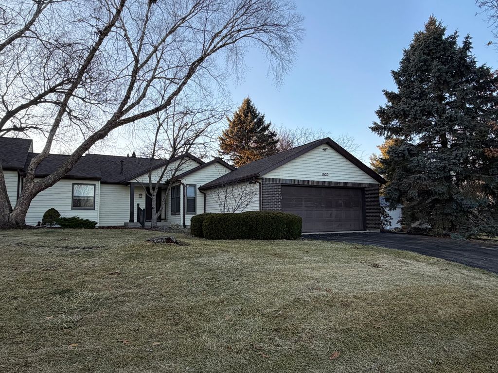 1020 Bertram Drive 17-1, Freeport, IL 61032