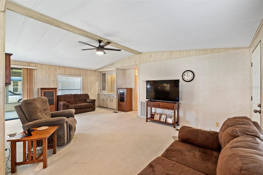 Image 11 of property listing at 2519 INDEPENDENCE LN, St Cloud, FL 34772