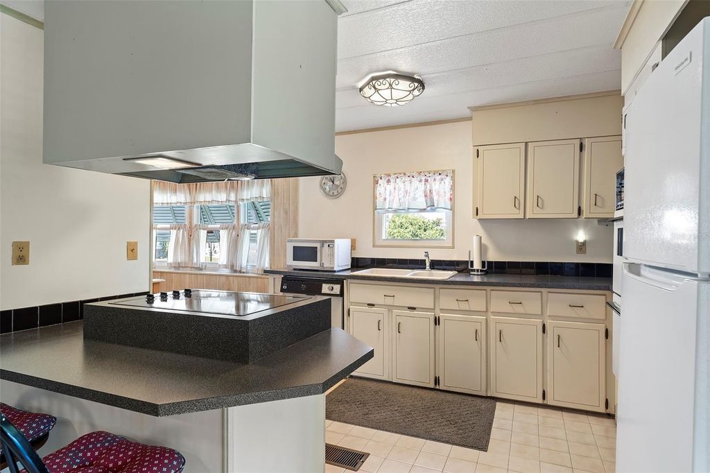 Image 15 of property listing at 2519 INDEPENDENCE LN, St Cloud, FL 34772