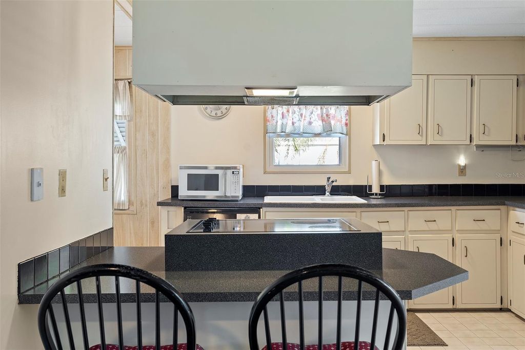 Image 16 of property listing at 2519 INDEPENDENCE LN, St Cloud, FL 34772