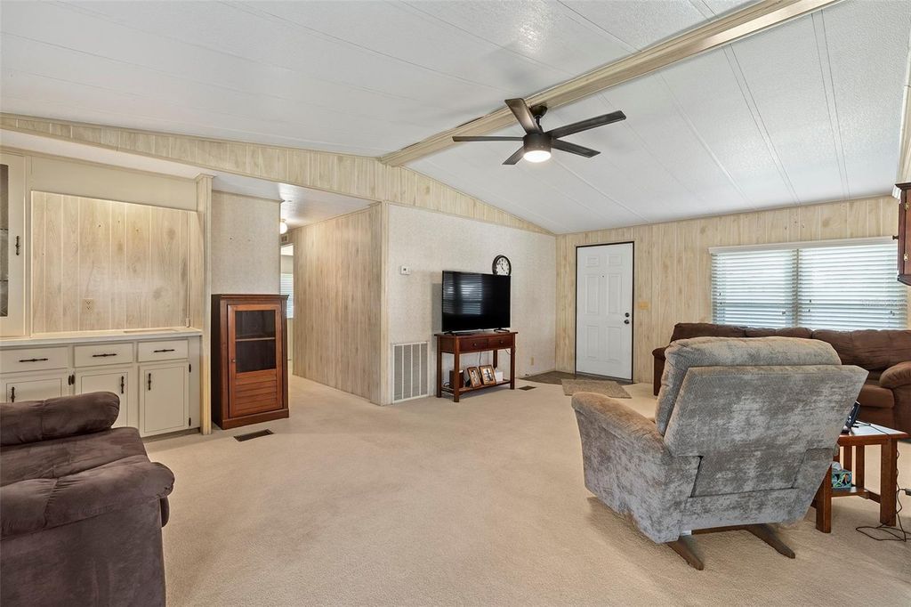 Image 17 of property listing at 2519 INDEPENDENCE LN, St Cloud, FL 34772