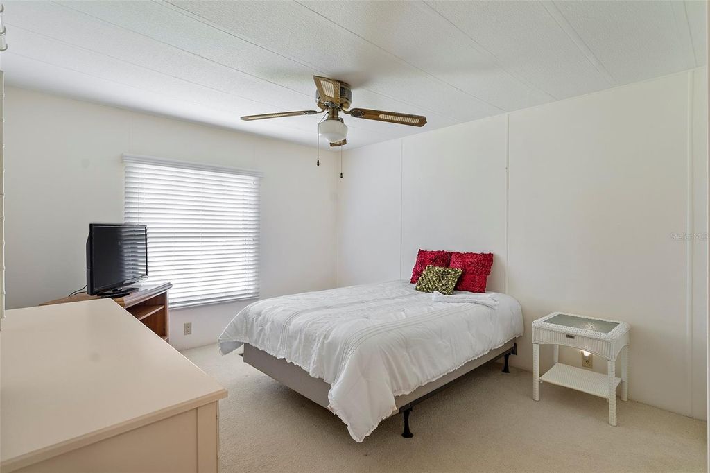 Image 18 of property listing at 2519 INDEPENDENCE LN, St Cloud, FL 34772