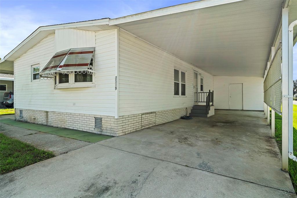 Image 3 of property listing at 2519 INDEPENDENCE LN, St Cloud, FL 34772