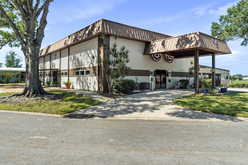 Image 27 of property listing at 2519 INDEPENDENCE LN, St Cloud, FL 34772