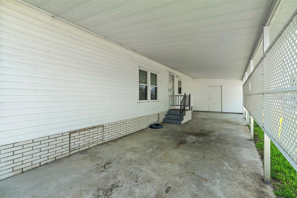 Image 4 of property listing at 2519 INDEPENDENCE LN, St Cloud, FL 34772