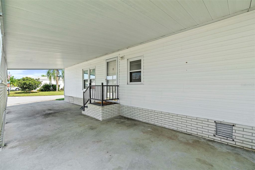 Image 5 of property listing at 2519 INDEPENDENCE LN, St Cloud, FL 34772