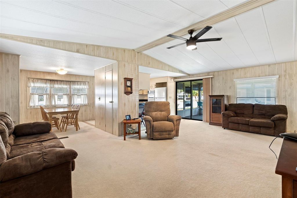 Image 9 of property listing at 2519 INDEPENDENCE LN, St Cloud, FL 34772