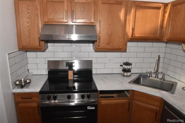 23436 Mahoney Court 182, Brownstown Charter Township, MI 48183
