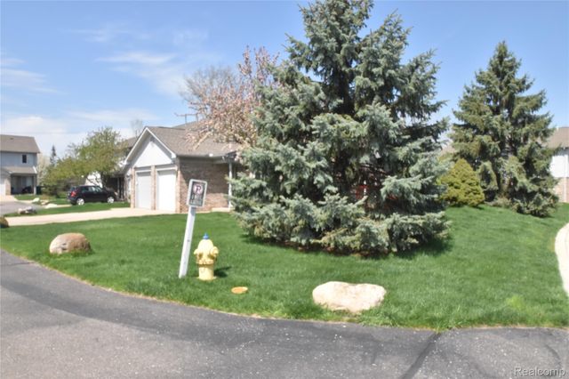 23436 Mahoney Court 182, Brownstown Charter Township, MI 48183