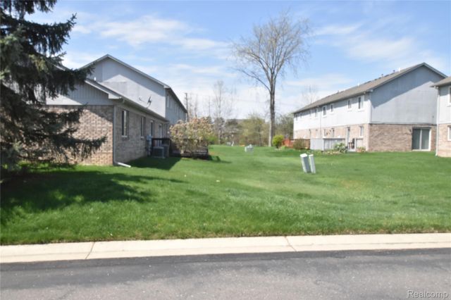 23436 Mahoney Court 182, Brownstown Charter Township, MI 48183