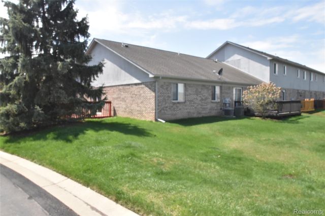 23436 Mahoney Court 182, Brownstown Charter Township, MI 48183