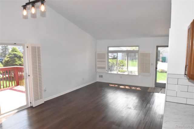 23436 Mahoney Court 182, Brownstown Charter Township, MI 48183