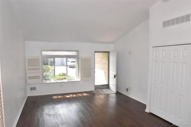 23436 Mahoney Court 182, Brownstown Charter Township, MI 48183
