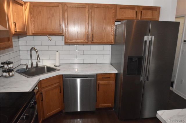 23436 Mahoney Court 182, Brownstown Charter Township, MI 48183