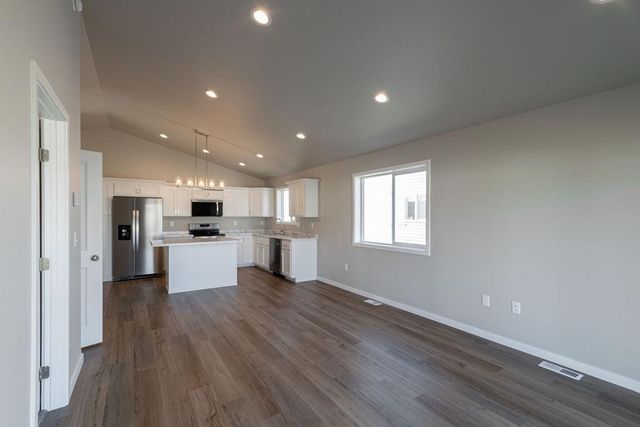 6880 Thomas Street, Horace, ND 58047