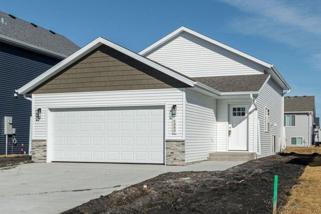 6880 Thomas Street, Horace, ND 58047