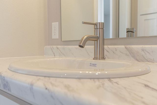 6880 Thomas Street, Horace, ND 58047