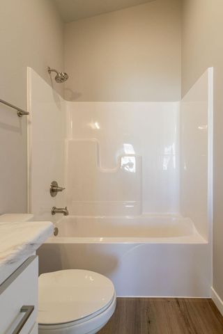 6880 Thomas Street, Horace, ND 58047