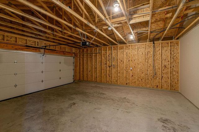 6880 Thomas Street, Horace, ND 58047