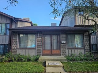 591 Forum Drive 127, Roselle, IL 60172