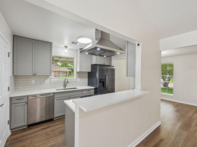 7110 Log View Drive, Houston, TX 77040