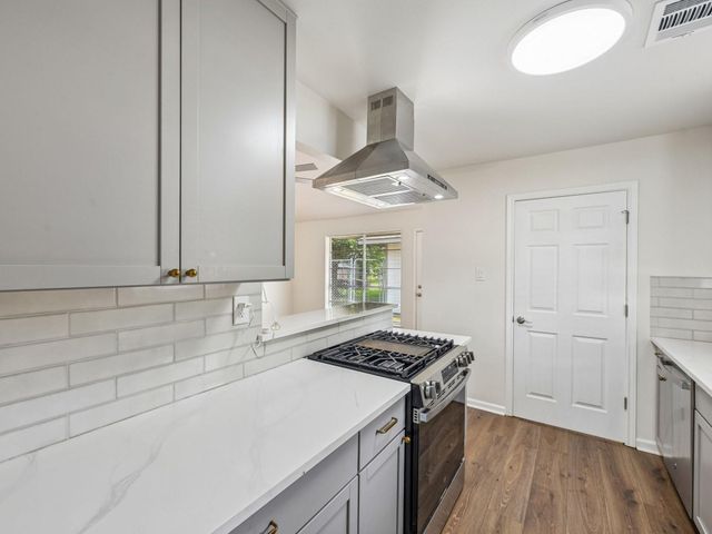7110 Log View Drive, Houston, TX 77040
