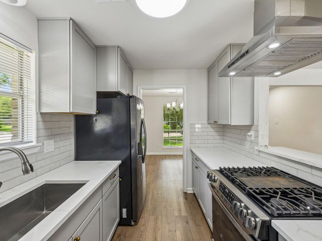7110 Log View Drive, Houston, TX 77040