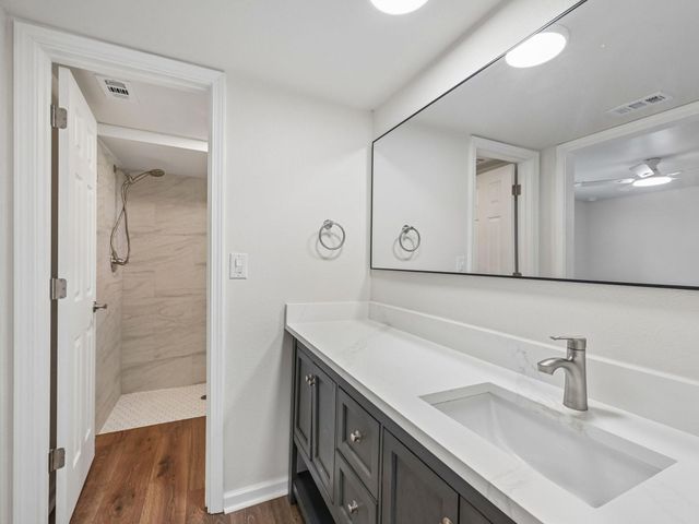 7110 Log View Drive, Houston, TX 77040