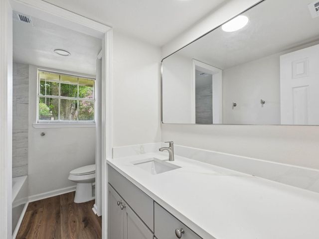 7110 Log View Drive, Houston, TX 77040