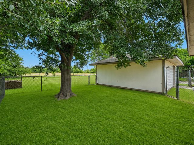 7110 Log View Drive, Houston, TX 77040