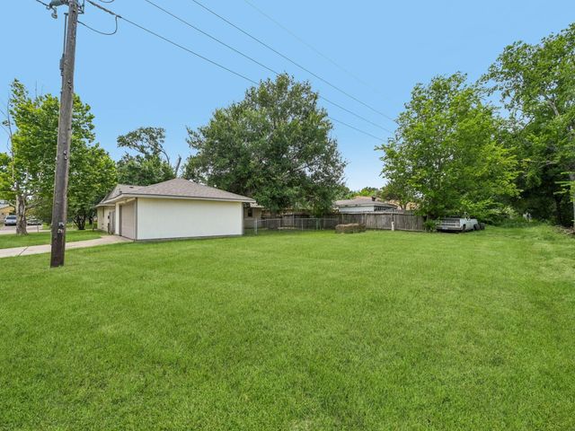 7110 Log View Drive, Houston, TX 77040