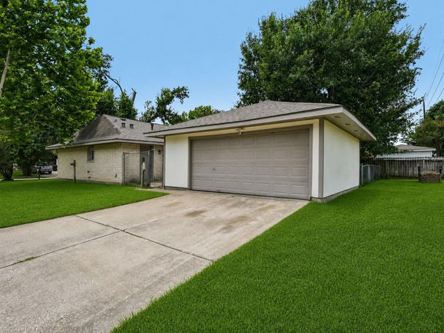 7110 Log View Drive, Houston, TX 77040