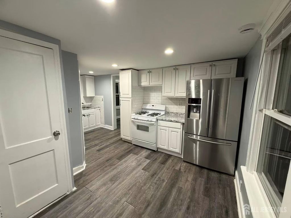 72 Charles Street, Carteret, NJ 07008