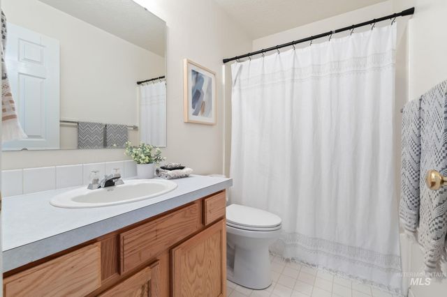 3300 S Holly, Nampa, ID 83686