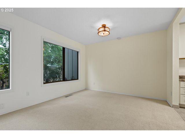 8900 Ne 36TH St 1, Vancouver, WA 98662