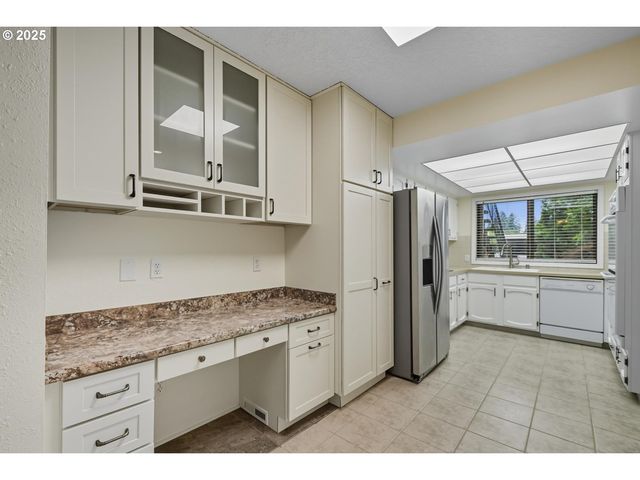 8900 Ne 36TH St 1, Vancouver, WA 98662