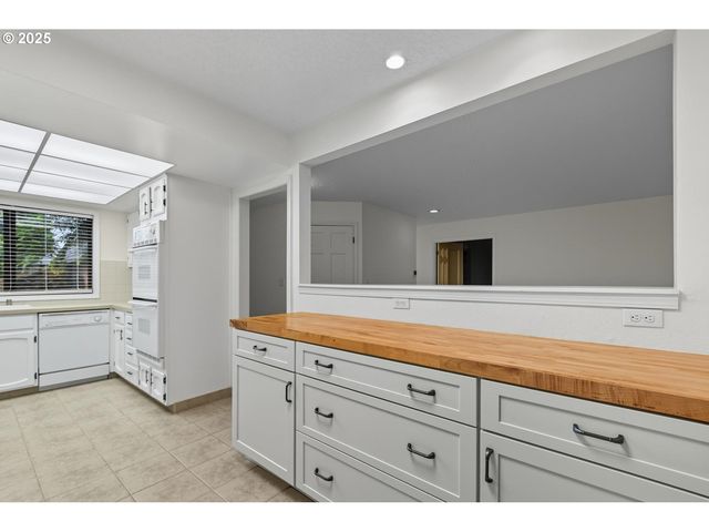 8900 Ne 36TH St 1, Vancouver, WA 98662