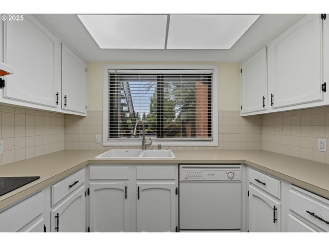 8900 Ne 36TH St 1, Vancouver, WA 98662