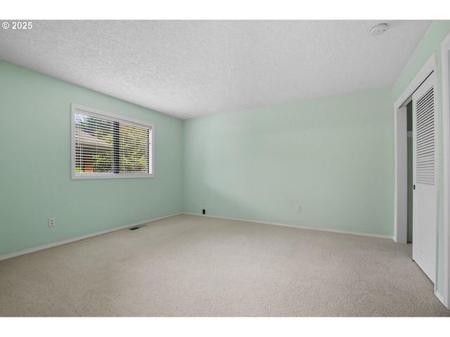 8900 Ne 36TH St 1, Vancouver, WA 98662