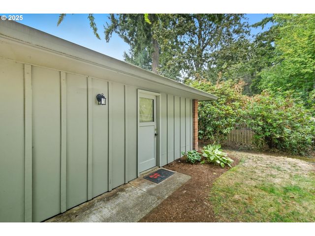 8900 Ne 36TH St 1, Vancouver, WA 98662