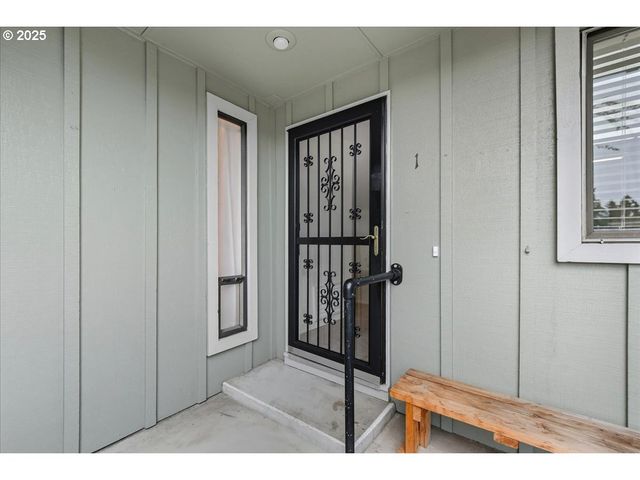 8900 Ne 36TH St 1, Vancouver, WA 98662