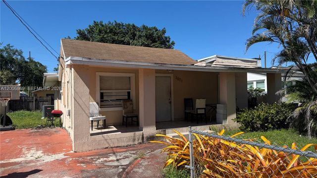 2071 NW 86th St, Miami, FL 33147