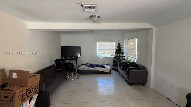 2071 NW 86th St, Miami, FL 33147