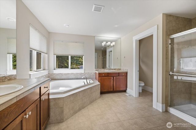 907 Ilwaco Place NE, Renton, WA 98059
